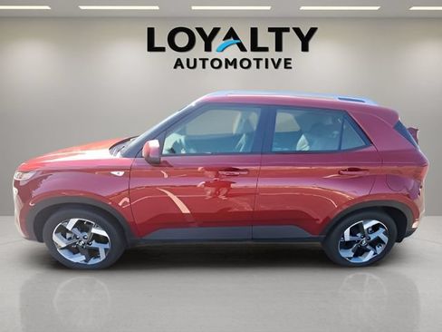Used 2024 Hyundai Venue Limited FWD image 3