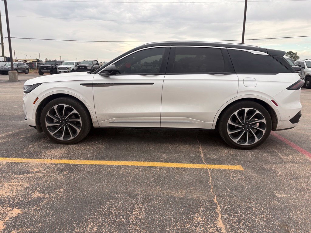 Used 2024 Lincoln Nautilus Black Label AWD/4WD image 3