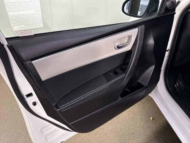Used 2017 Toyota Corolla LE w/ Carpet Mat Package (TMS) FWD image 19