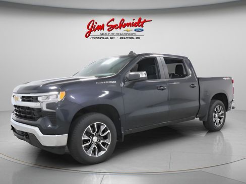 Used 2024 Chevrolet Silverado 1500 LT image 2