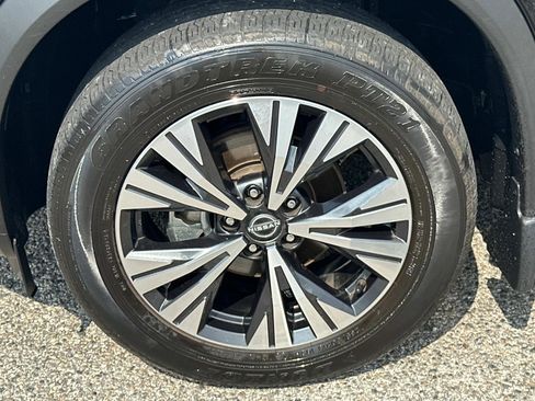 Used 2023 Nissan Rogue SV image 24