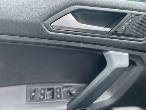 Used 2019 Volkswagen Tiguan SE image 10