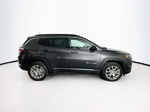 Used 2022 Jeep Compass Latitude AWD/4WD image 10