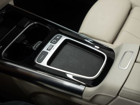 Used 2025 Mercedes-Benz GLA 250 4MATIC w/ Winter Package image 22