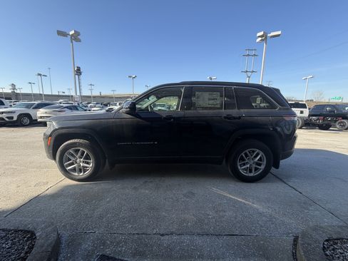 New 2025 Jeep Grand Cherokee Laredo X w/ Luxury Tech Group I image 14