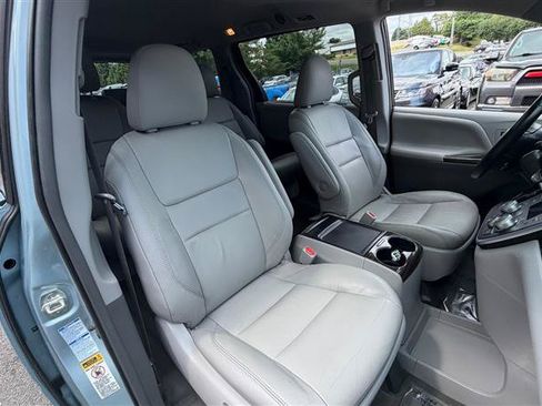 Used 2015 Toyota Sienna XLE w/ XLE Navigation Package AWD/4WD image 7