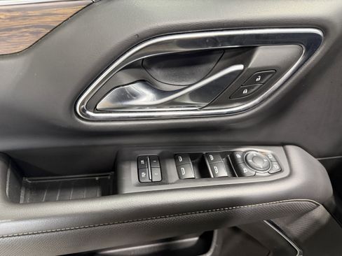 Used 2023 Chevrolet Suburban Premier image 11