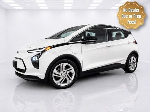 Used 2023 Chevrolet Bolt LT FWD image 3