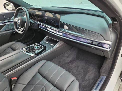 Certified 2025 BMW 760i xDrive image 20