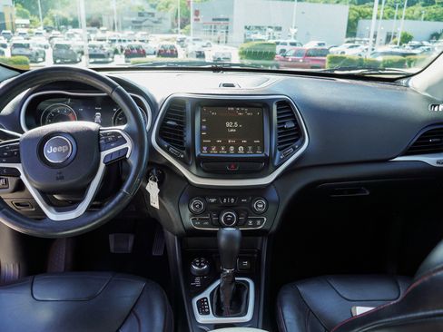 Used 2016 Jeep Cherokee Trailhawk w/ Leather Interior Group AWD/4WD image 31
