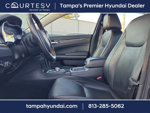 Used 2019 Chrysler 300 Limited image 19