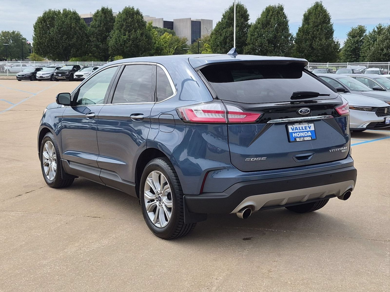 Used 2019 Ford Edge Titanium w/ Cold Weather Package AWD/4WD image 8