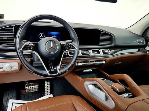 Used 2024 Mercedes-Benz GLS 580 4MATIC w/ E-Active Body Control Package image 12