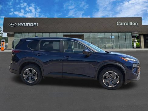Used 2025 Nissan Rogue SV FWD image 4