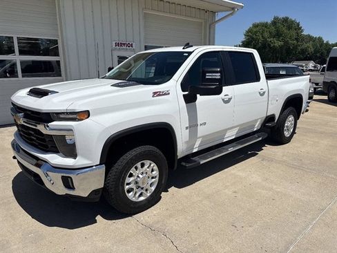 Used 2025 Chevrolet Silverado 2500 LT AWD/4WD image 21