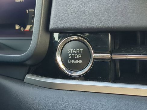 Used 2024 Mitsubishi Outlander SE Black Edition image 31