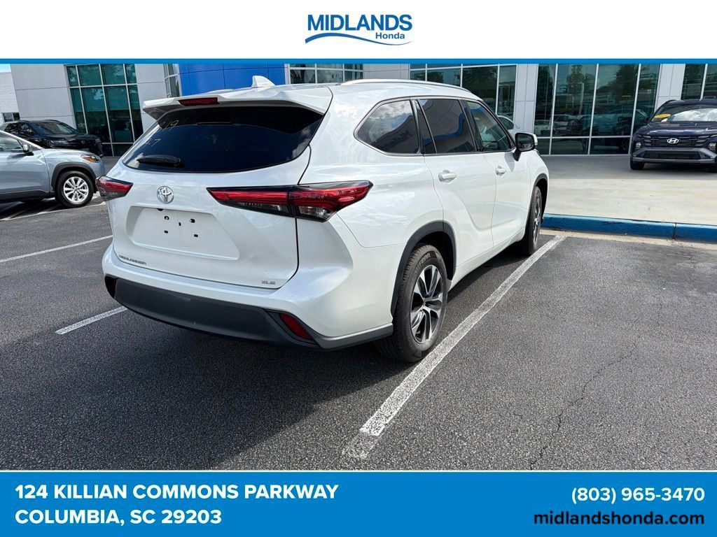 Used 2021 Toyota Highlander XLE FWD image 4