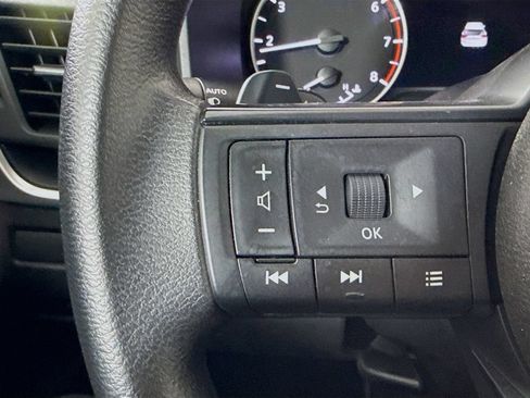 Used 2024 Nissan Rogue S FWD image 11