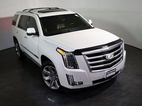 Used 2019 Cadillac Escalade Premium Luxury image 7