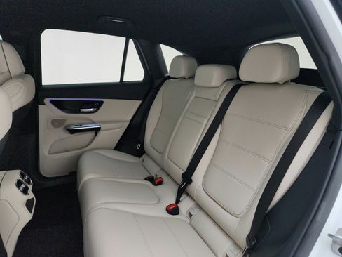 Used 2025 Mercedes-Benz GLC 300 image 18