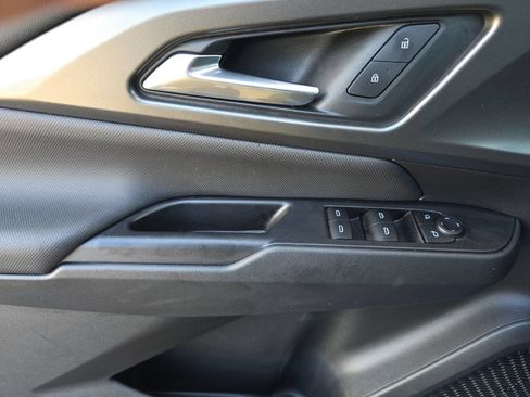 Used 2025 Chevrolet Equinox EV LT FWD image 10