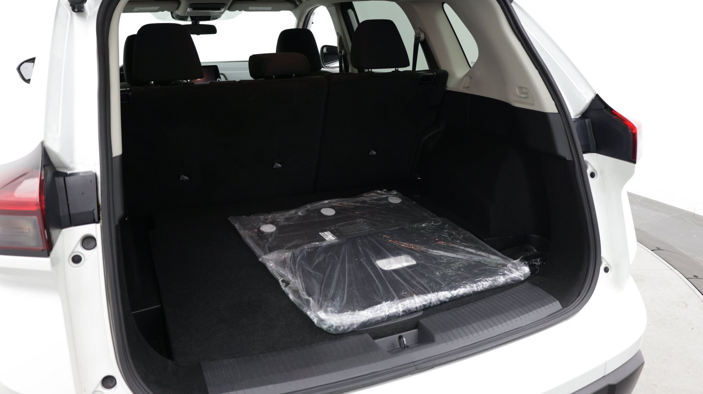 Used 2024 Nissan Rogue SV FWD image 34