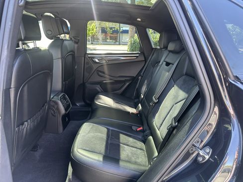 Used 2020 Porsche Macan AWD/4WD image 23