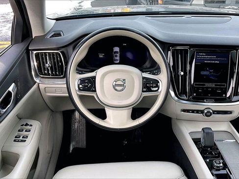 Used 2024 Volvo S60 B5 Plus image 4