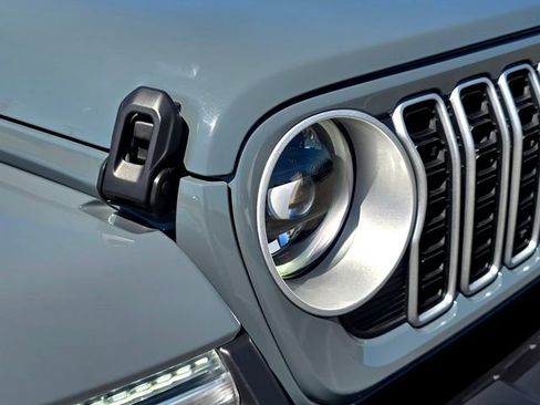 Used 2025 Jeep Wrangler Unlimited Sahara w/ Safety Group image 29