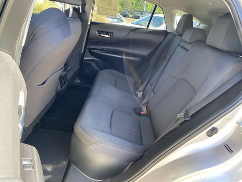 Used 2021 Toyota Venza LE image 16