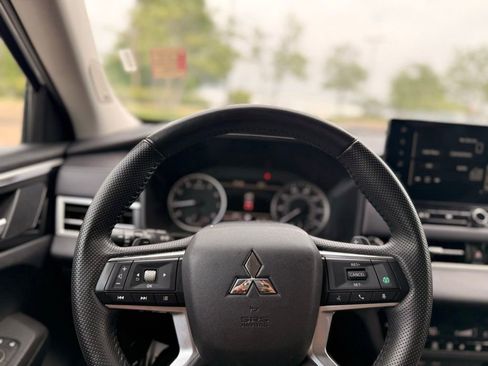 Used 2025 Mitsubishi Outlander SE FWD image 22