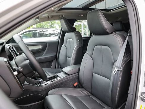 Certified 2026 Volvo XC40 B5 Plus AWD/4WD image 38