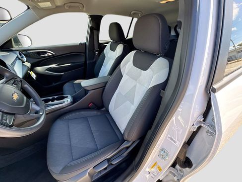 Used 2025 Chevrolet Trax LS image 19