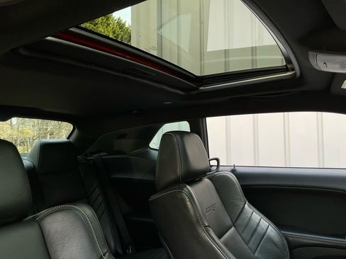 Used 2016 Dodge Challenger SRT w/ Technology Group image 22