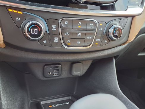 Used 2023 Chevrolet Traverse Premier AWD/4WD image 7