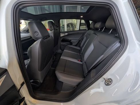Used 2023 Volkswagen ID.4 Pro S Plus image 19