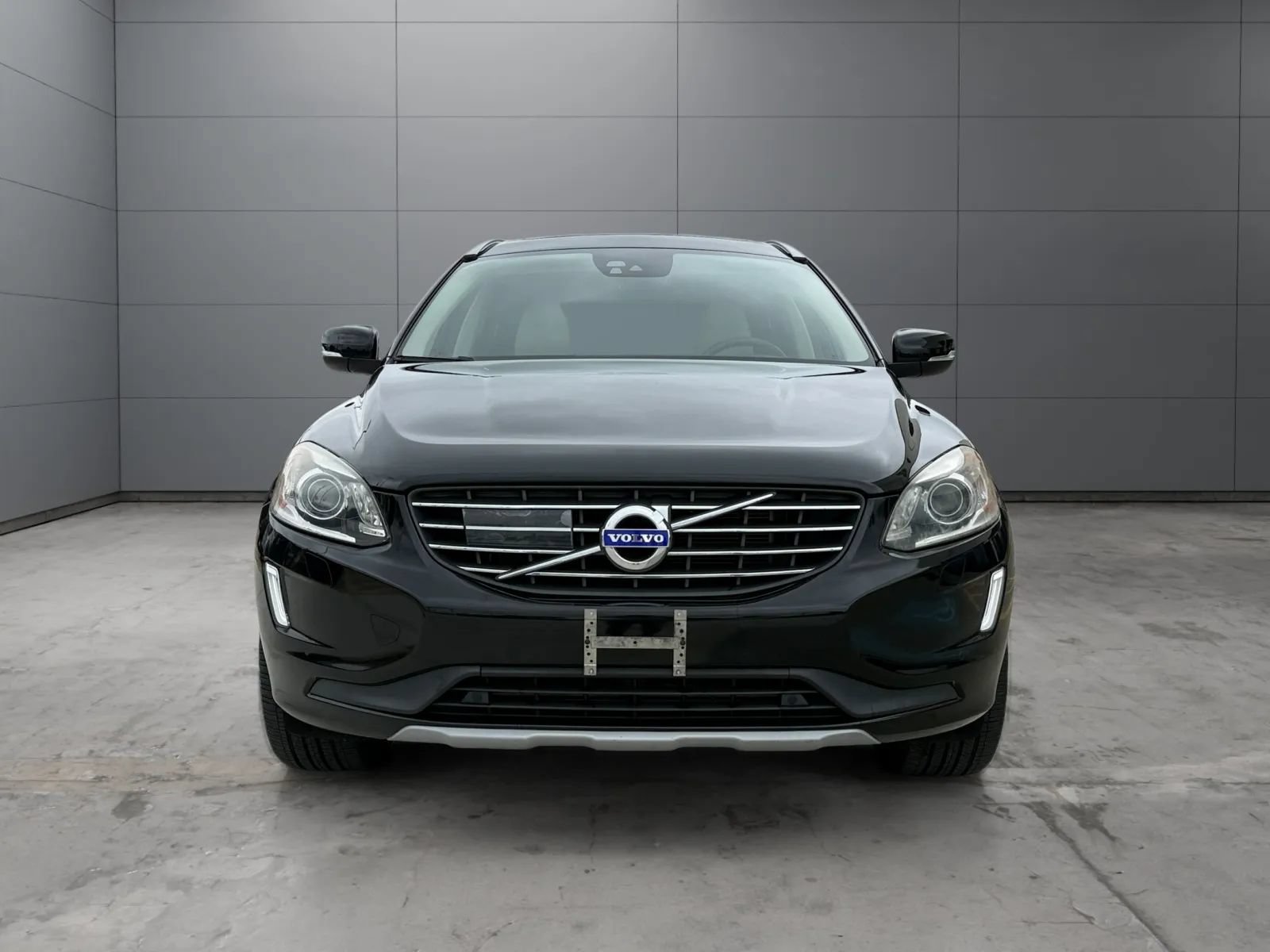 Used 2017 Volvo XC60 T6 Inscription w/ Advanced Package AWD/4WD image 2