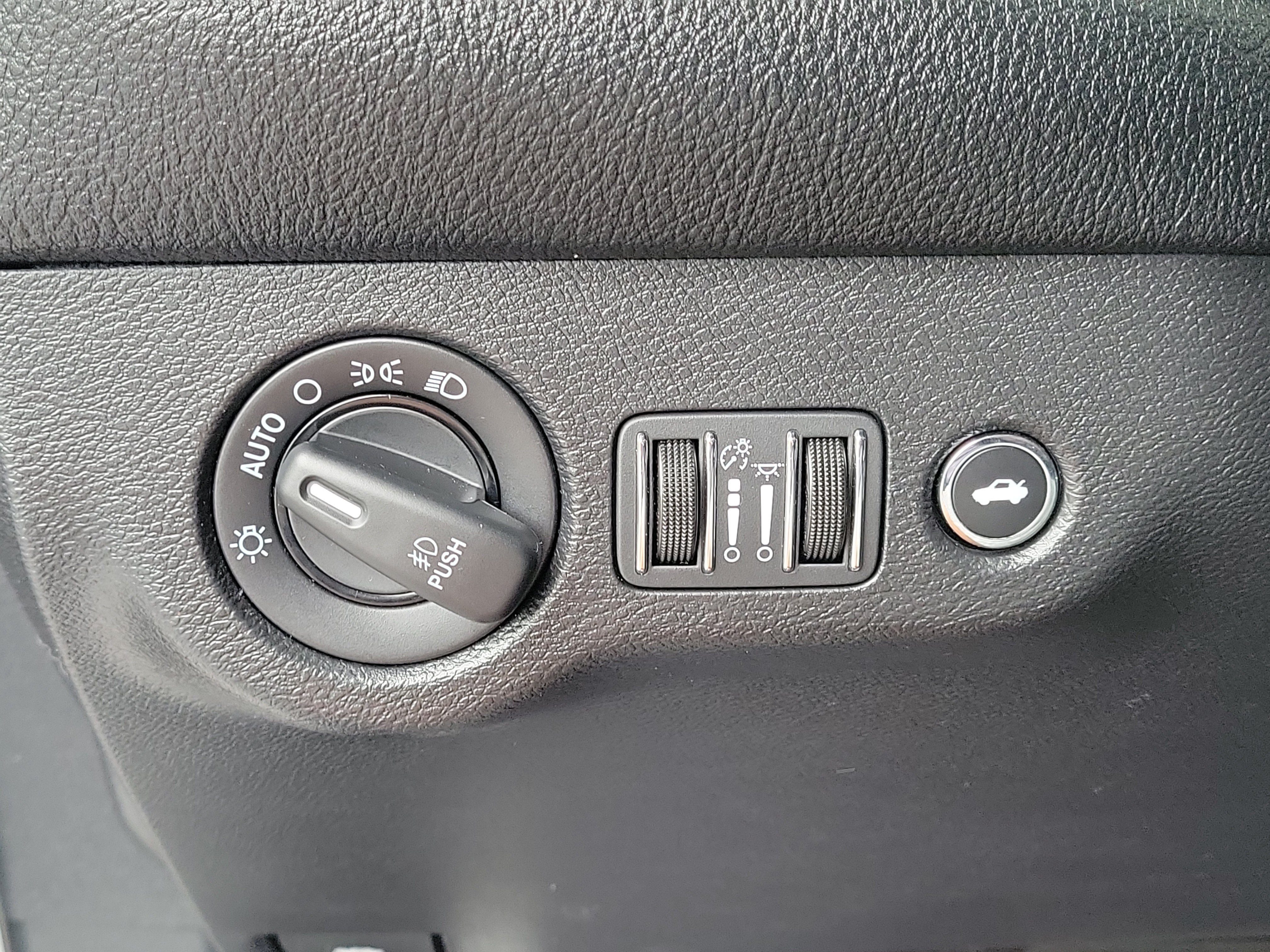 Used 2017 Dodge Challenger R/T RWD image 26