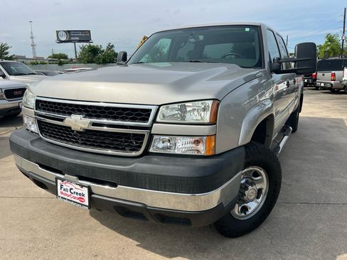 Used 2006 Chevrolet Silverado 2500 LT w/ Heavy-Duty Power Package RWD image 13