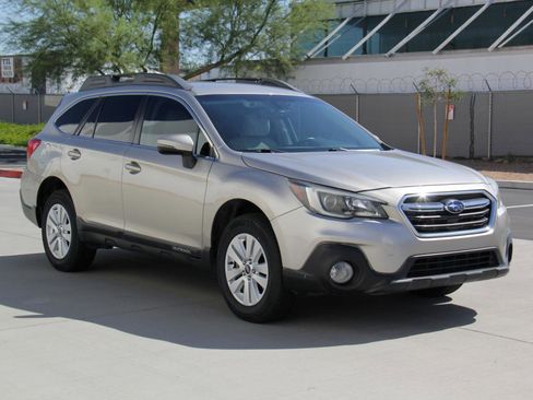 Used 2018 Subaru Outback 2.5i Premium AWD/4WD image 3