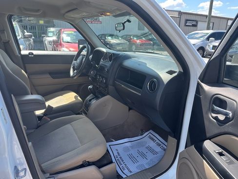 Used 2014 Jeep Patriot Sport FWD image 12