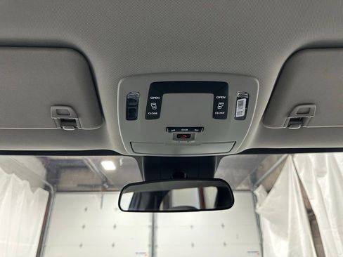 Used 2025 Toyota Sienna LE image 41