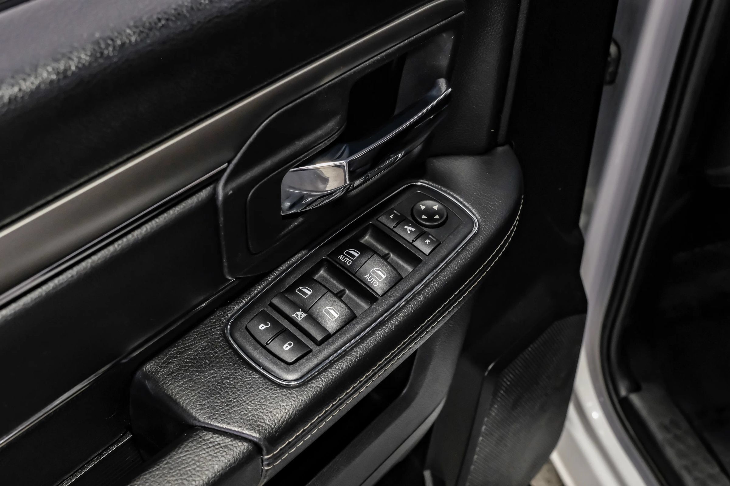 Used 2018 RAM 1500 Sport w/ Quick Order Package 26Q Night AWD/4WD image 51