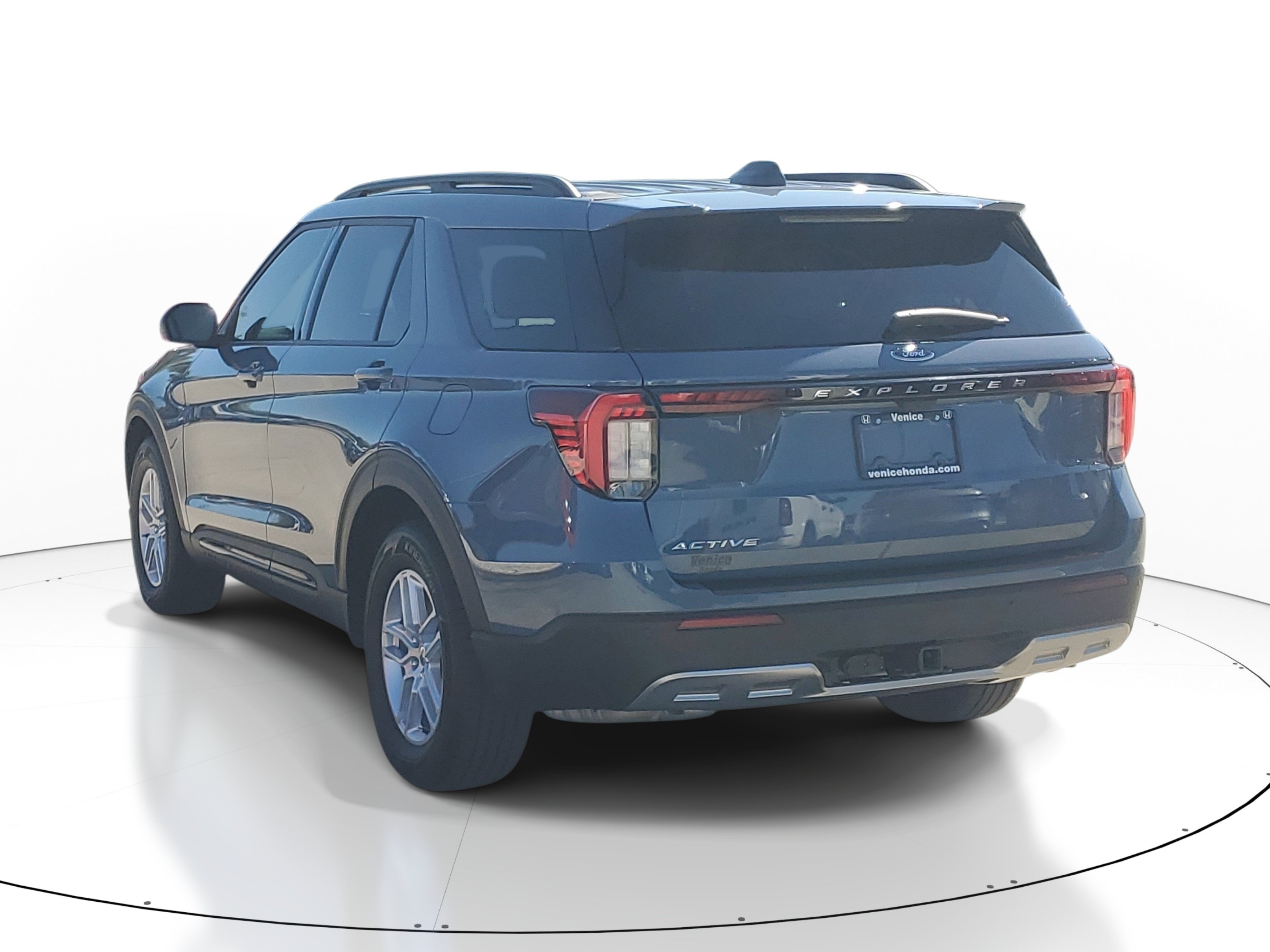 Used 2026 Ford Explorer Active w/ Active Comfort Package RWD image 4