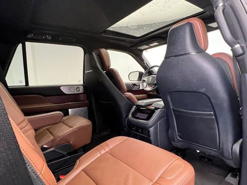Used 2024 Lincoln Navigator Reserve image 8