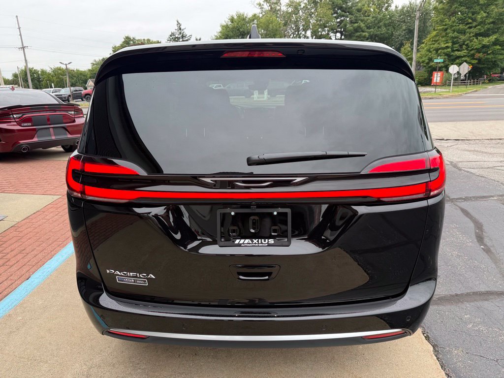 New 2027 Chrysler Pacifica Select FWD image 10