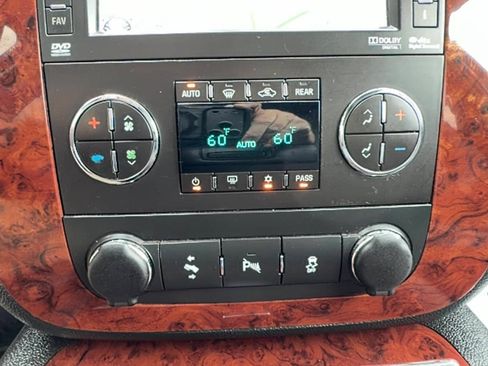 Used 2014 Chevrolet Suburban LTZ AWD/4WD image 11