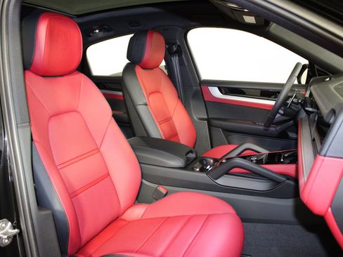 Certified 2026 Porsche Cayenne E-Hybrid Coupe image 38