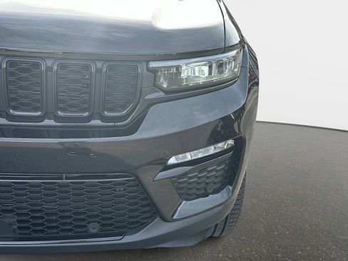 New 2025 Jeep Grand Cherokee Limited w/ Luxury Tech Group II AWD/4WD image 10