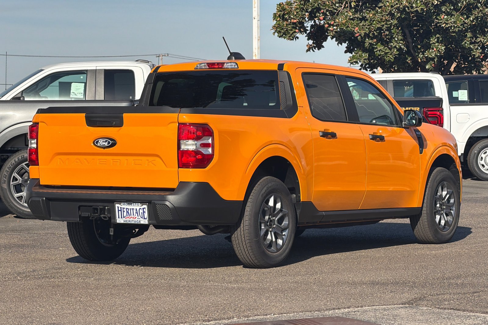 New 2026 Ford Maverick XLT w/ XLT Luxury Package FWD image 4
